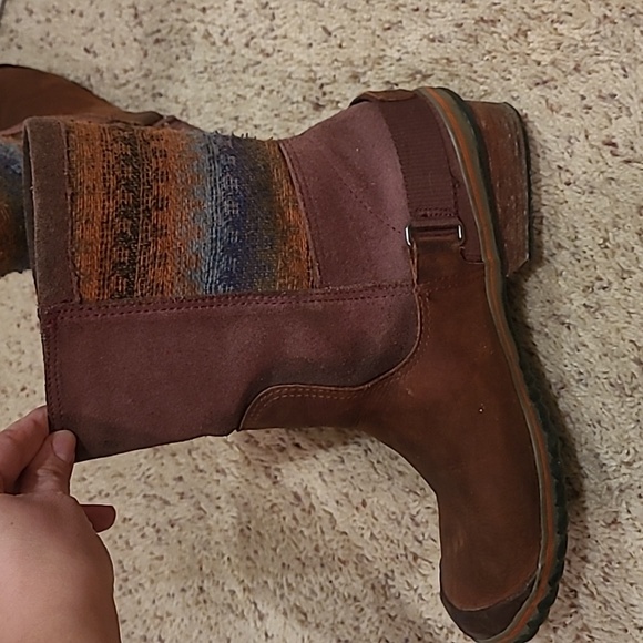 cute boots! - Picture 5 of 9